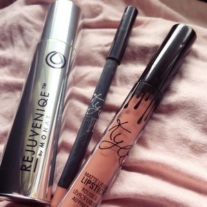 Rejuveniqe Oil Intensive— Monat